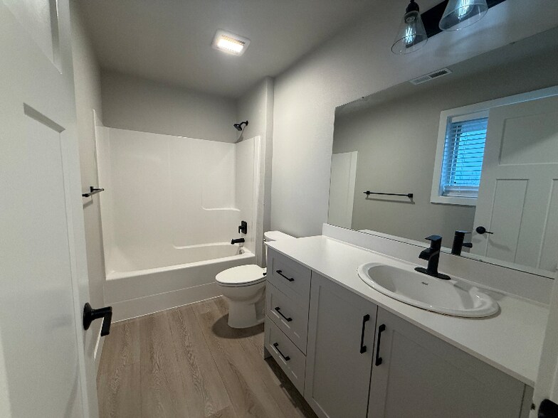 Building Photo - 651 Washington St