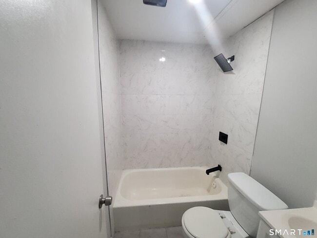 Building Photo - 11 Ridgewood St