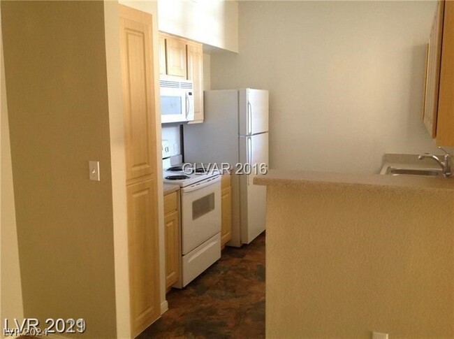Building Photo - 6955 N Durango Dr