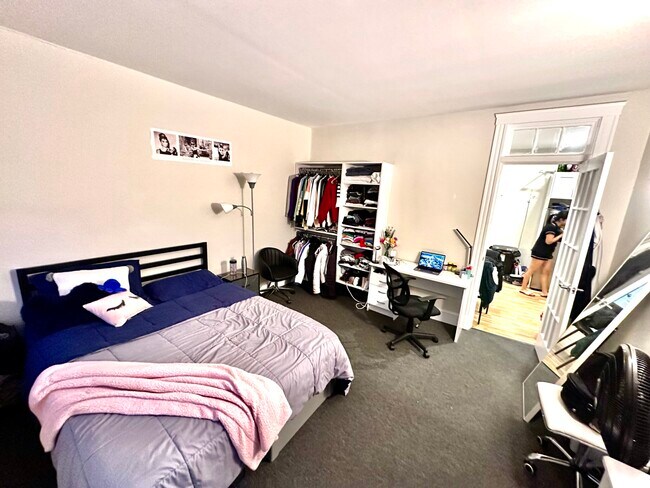 Building Photo - 829-833 Beacon Unit 501