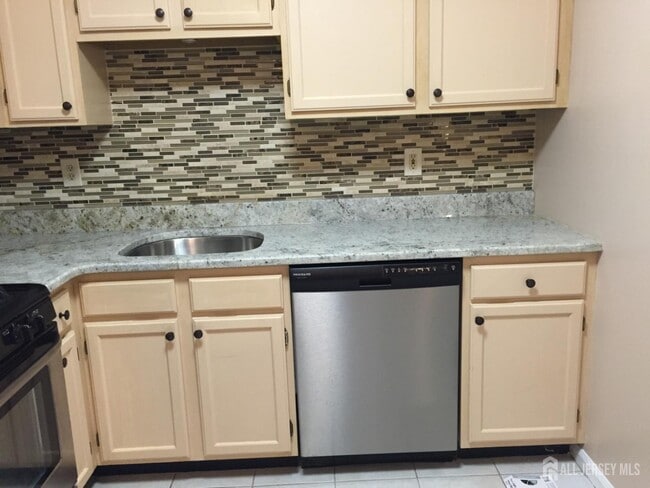 Building Photo - 223 Waterford Dr