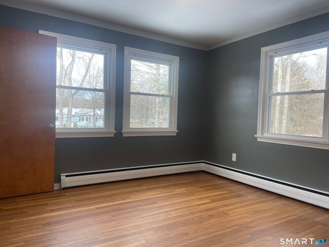 Building Photo - 7 Meadow Dr