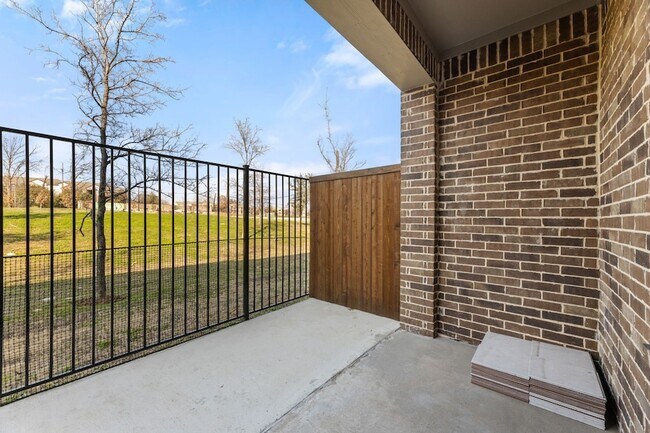 Building Photo - 2205 Southwick Dr