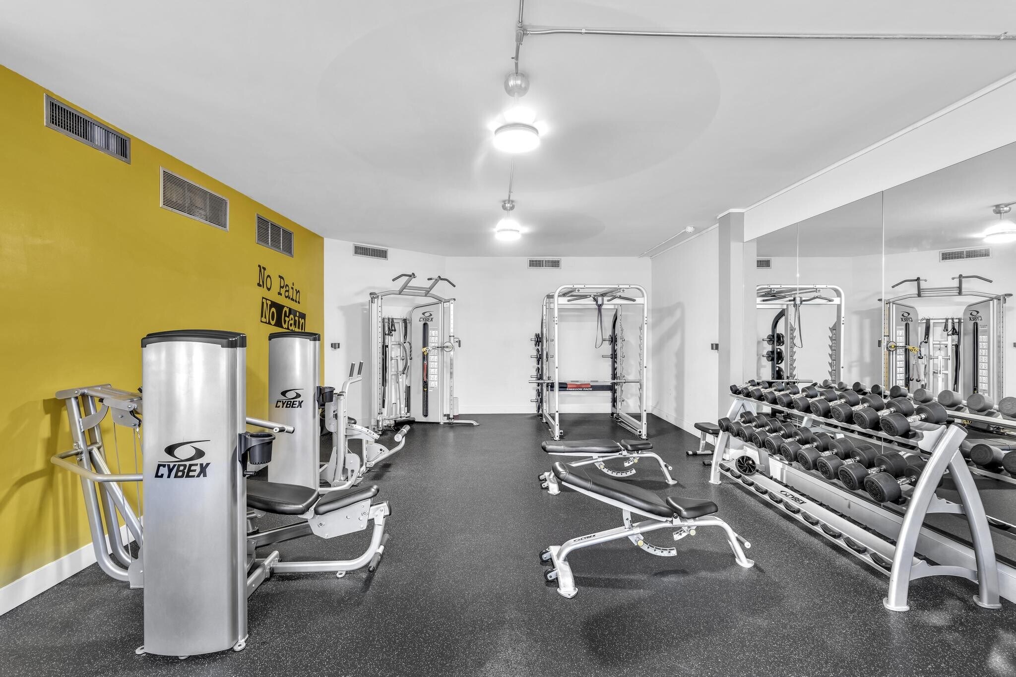 Building Photo - 1000 Parkview Dr