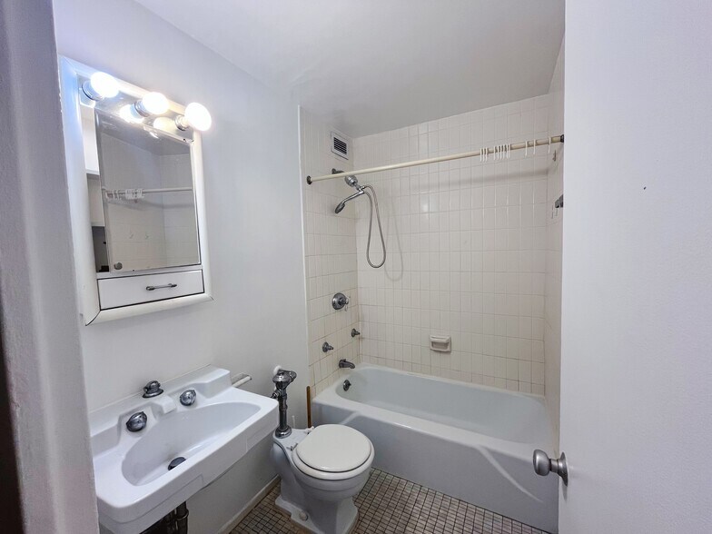 Bathroom #1 - 1400 E 55th Pl