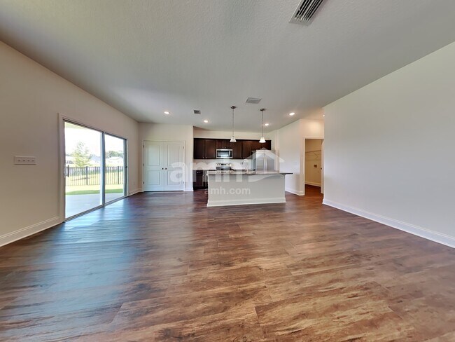 Building Photo - 390 Banyan Frst Dr