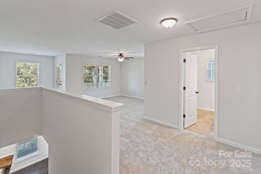 Building Photo - 2076 Waverly Ct