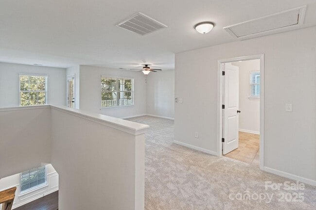 Building Photo - 2076 Waverly Ct