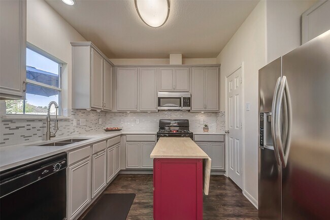 Building Photo - 25311 Sierra Woods Ln