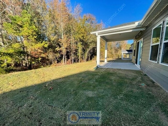 Building Photo - Beautiful and spacious! Ready for move in!