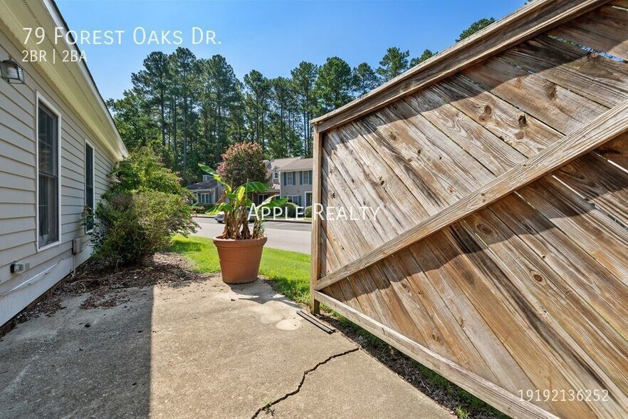 Building Photo - 79 Forest Oaks Dr