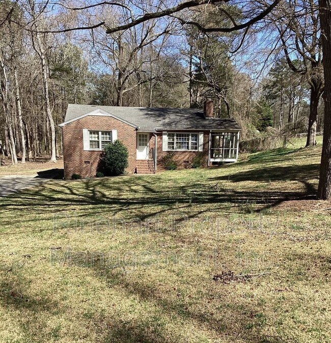 Building Photo - 3016 Hilton Rd