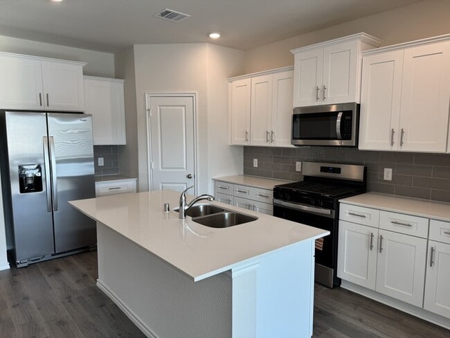 Building Photo - Beautiful BRAND NEW 4-Bedroom Home In Lind...