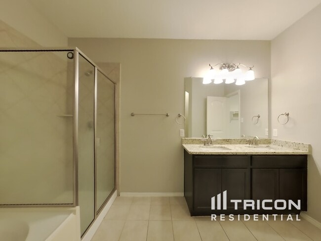 Building Photo - 14605 San Pablo Dr