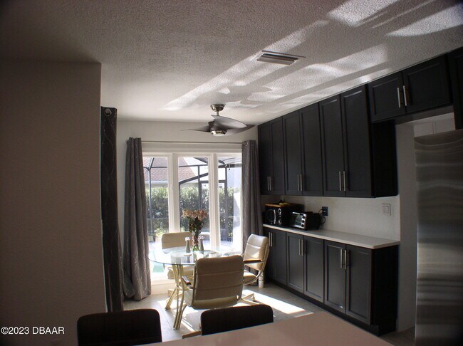 Building Photo - 8 Taxiway Lindy Loop