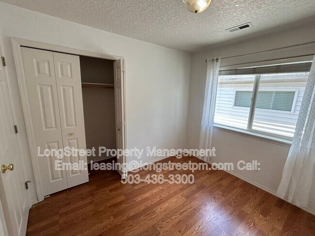 Building Photo - 2958 NE 13th Dr