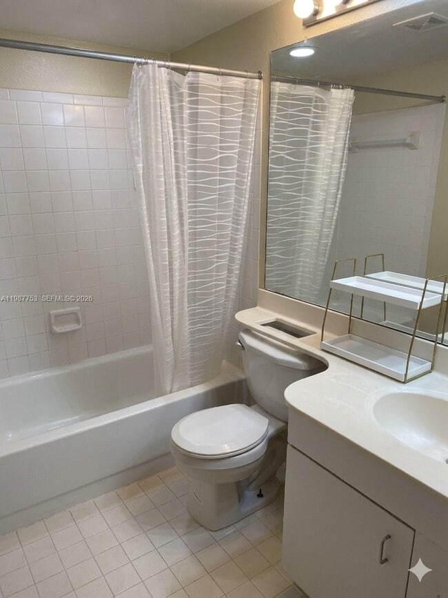 Building Photo - 1033 Coral Club Dr