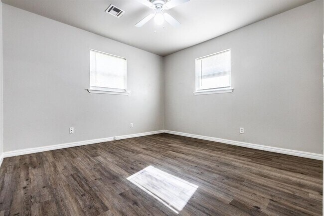 Building Photo - 617 Queensboro Pl