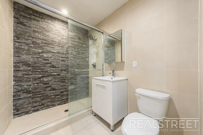 Building Photo - Stunning & Spacious NEW 2 BED in Flatbush ...