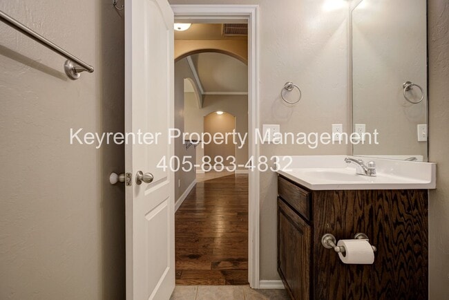 Building Photo - Spacious 4-Bedroom Home with Modern Upgrades & Prime Location