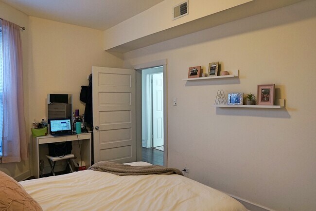 Building Photo - 2614 N Richmond St