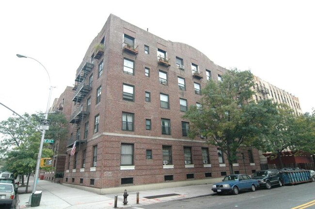 Building Photo - 117 Seaman Ave