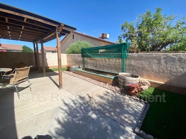 Building Photo - 1075 1400 W St