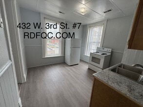 Building Photo - Small Affordable Downtown Davenport Studio