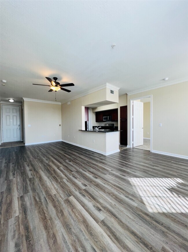 Building Photo - 7575 Kirby Dr