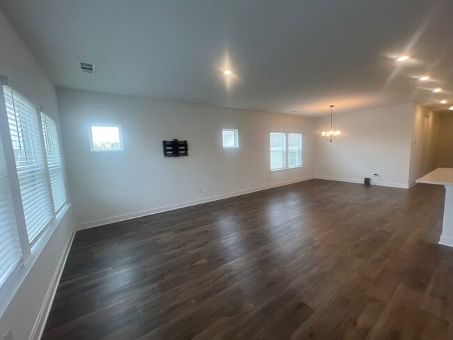 Building Photo - 312 Traywick Pl