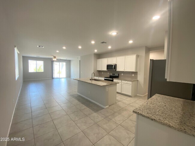 Building Photo - 24620 W Mohave St