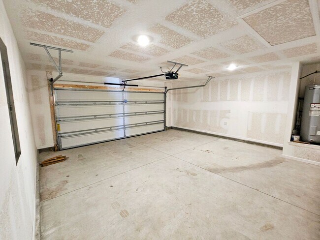 Building Photo - Spacious Modern Home w/Great Community Amenities! *1/2 OFF Security Deposit for A-D Military!*