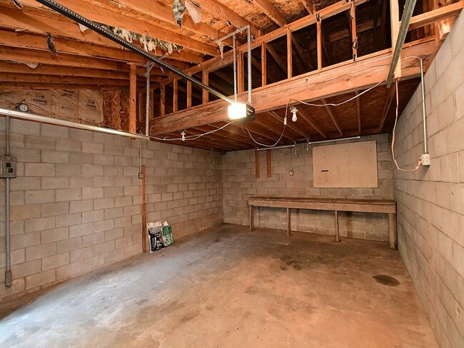 Building Photo - 4640 Washington Ave