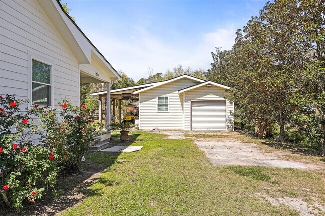 Building Photo - Short Term Only