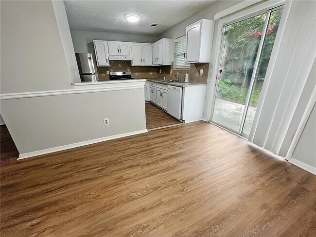 Building Photo - 5749 Wells Cir