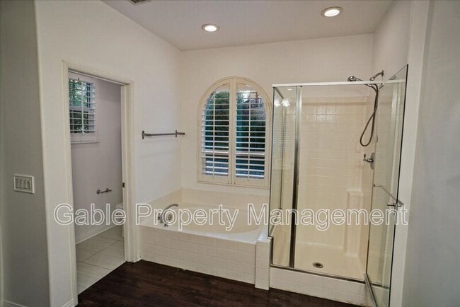 Building Photo - 27023 Fairway Ln