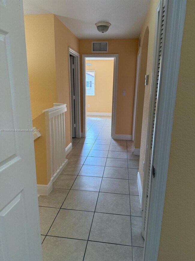 Building Photo - 8899 SW 220th Ln