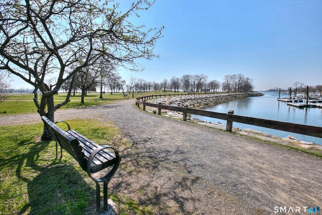 Building Photo - 638 Cove Rd