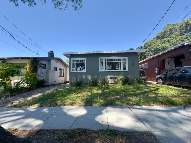 Building Photo - 2309 Derby St