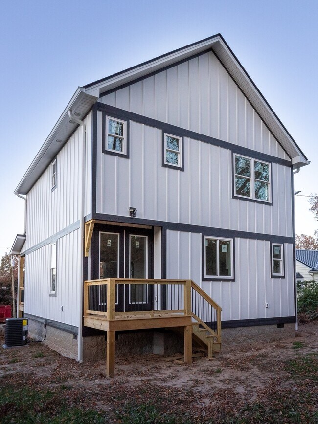 Building Photo - 71 Oakley Rd