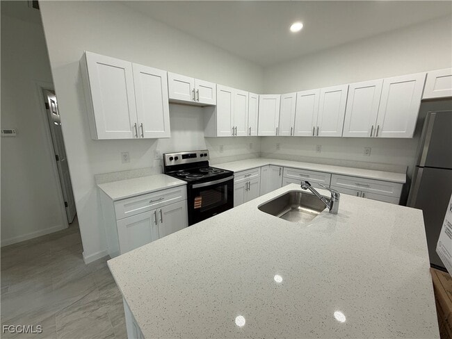 Building Photo - 106 Moore Ave