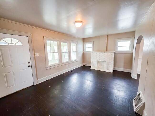 Building Photo - 2044 18th St SW