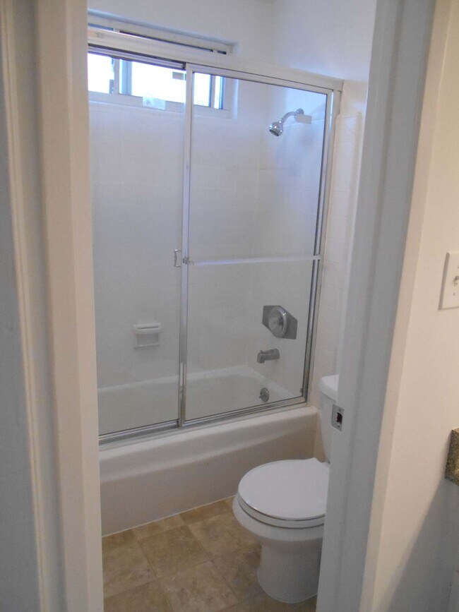 Building Photo - 2621 5th St