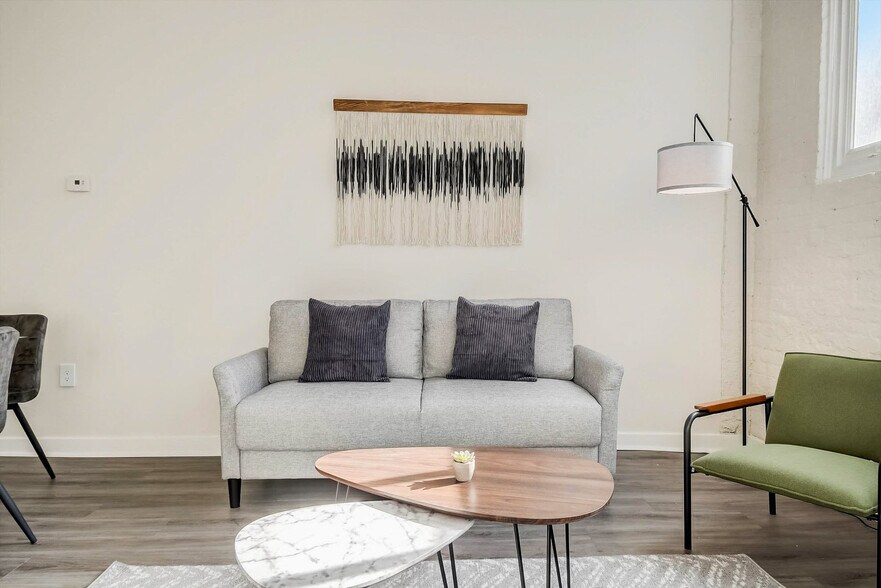 Primary Photo - 50 N Illinois St