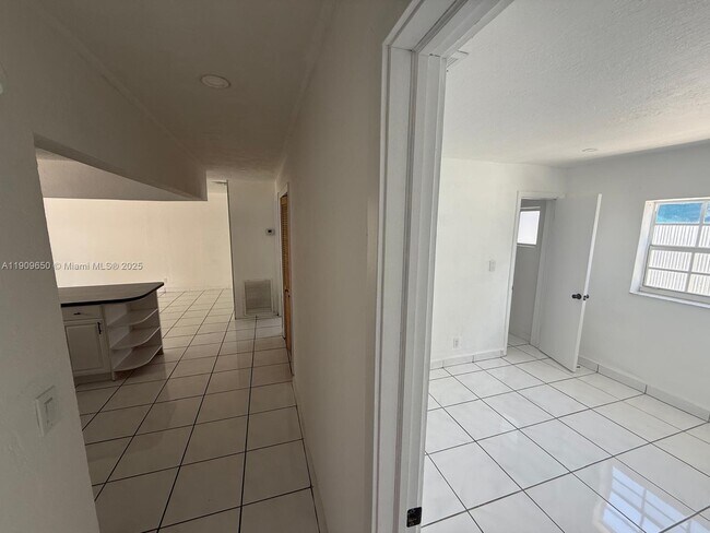 Building Photo - 6931 SW 24th Ct