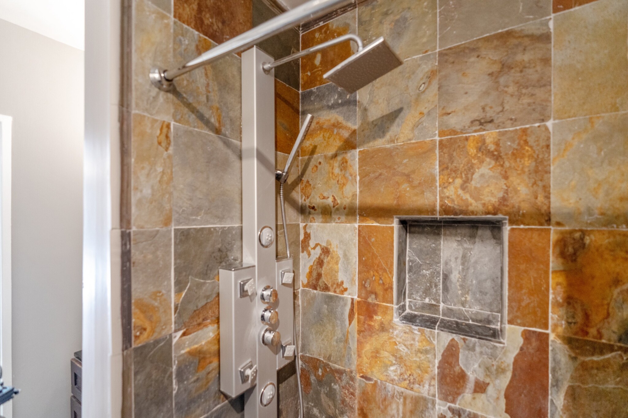 Building Photo - 639 Bay St