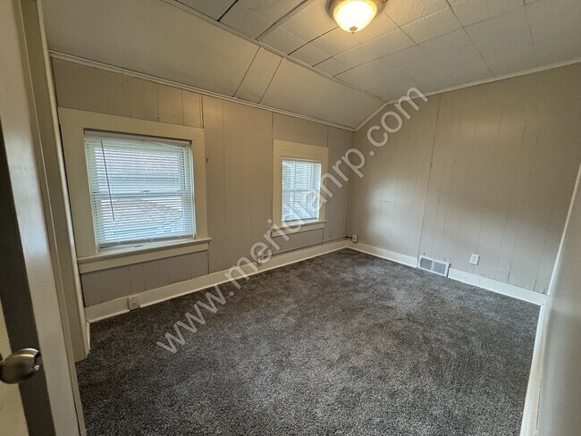 Building Photo - 721 3rd St