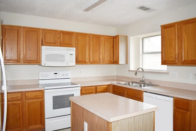 Building Photo - Lovely 3-2-2 in Ft. Worth in Desirable Loc...