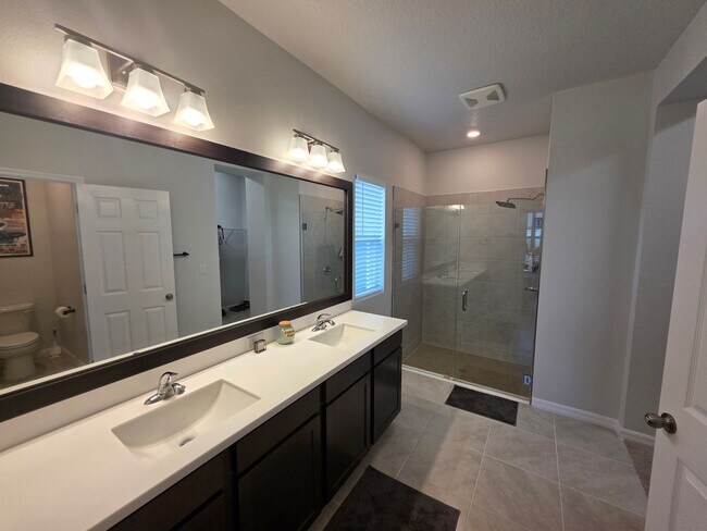 Building Photo - 5914 Hidden Br Dr