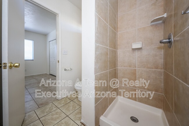 Building Photo - 2635 N Fontana Ave